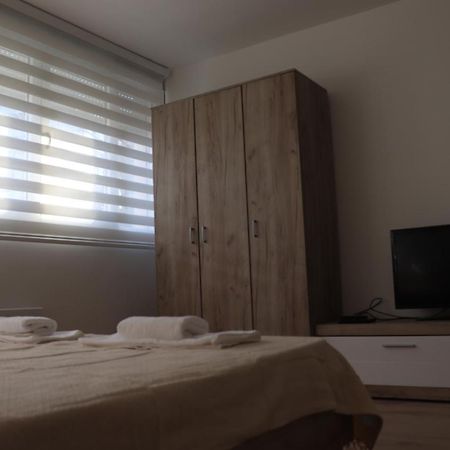 Apartman Lena Banovo Brdo Apartment Белград Екстериор снимка